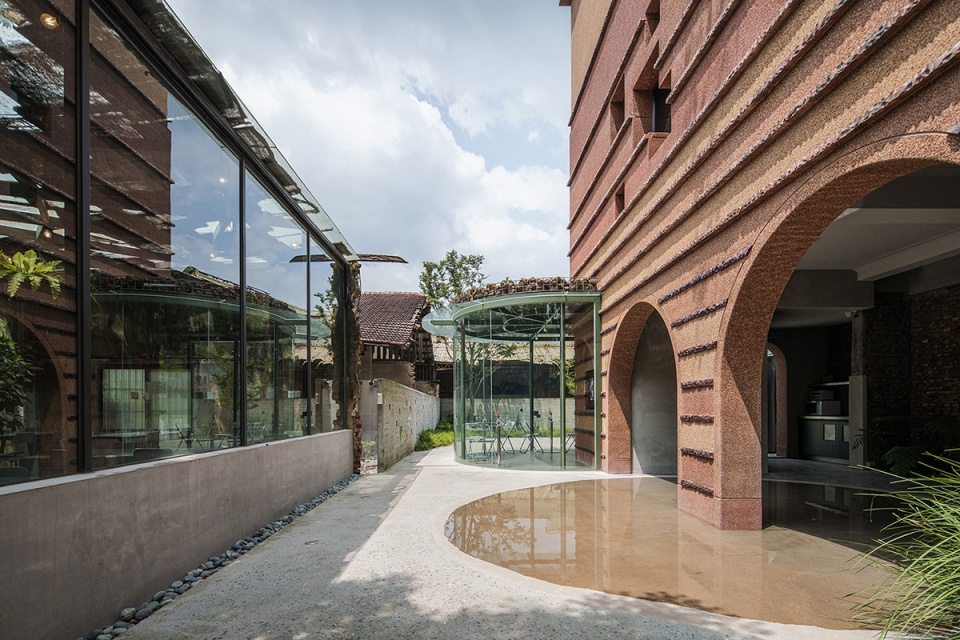 51 voids of de hostel by studio apl