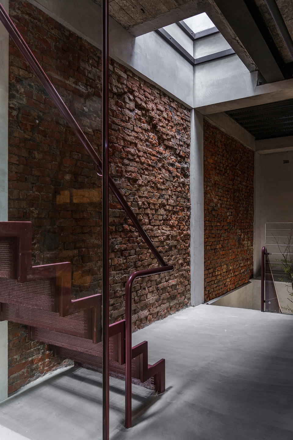 51 voids of de hostel by studio apl