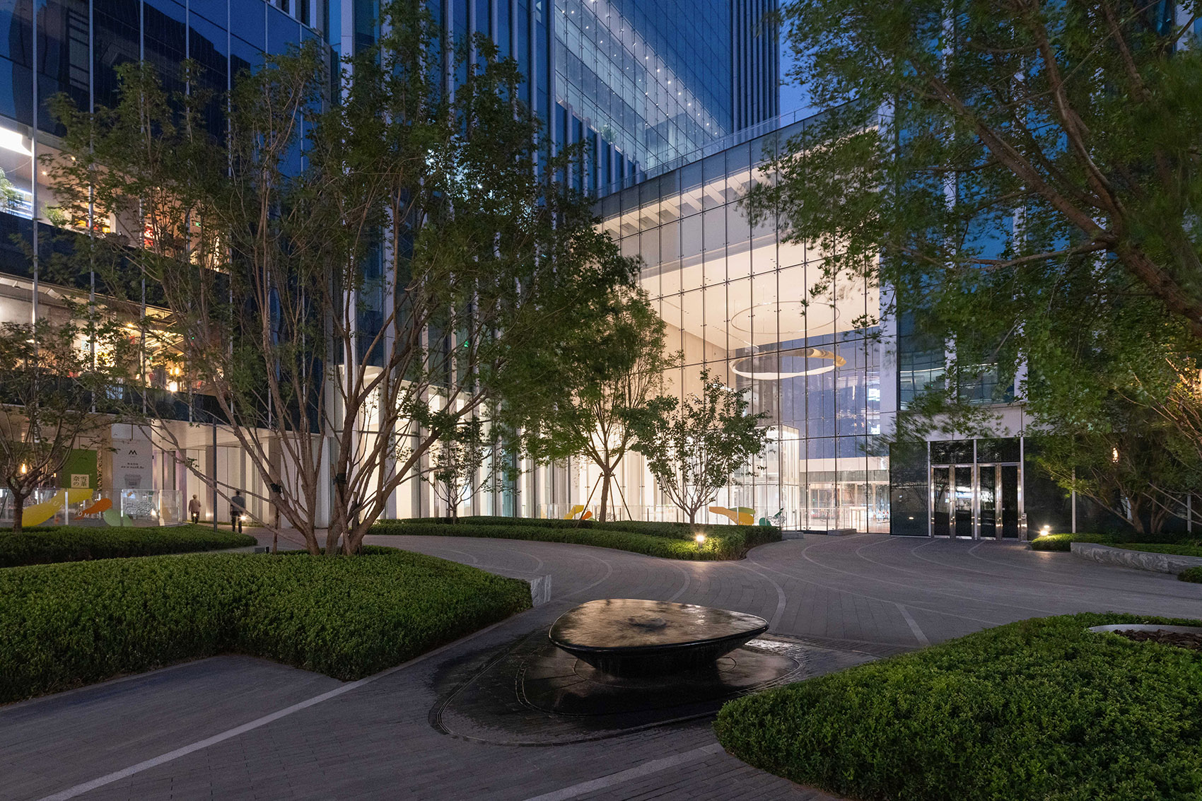 Beijing Lize PingAn Fortune Center, China by OneScape - 谷德设计网