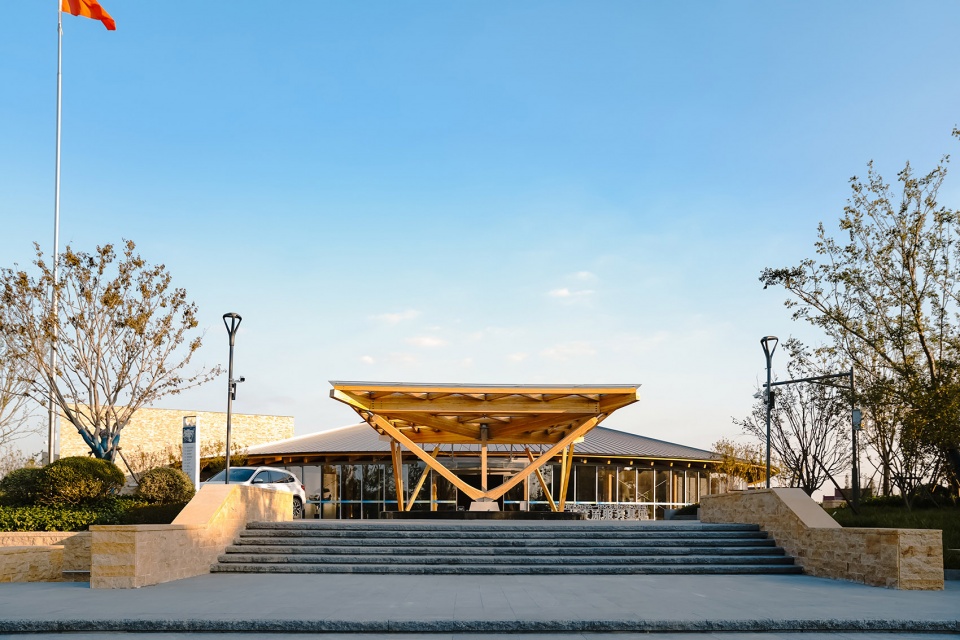 Floating Leaf China by GREEN ARCHITECTS