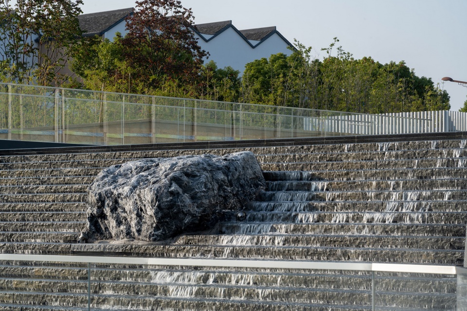 Floating Leaf China by GREEN ARCHITECTS