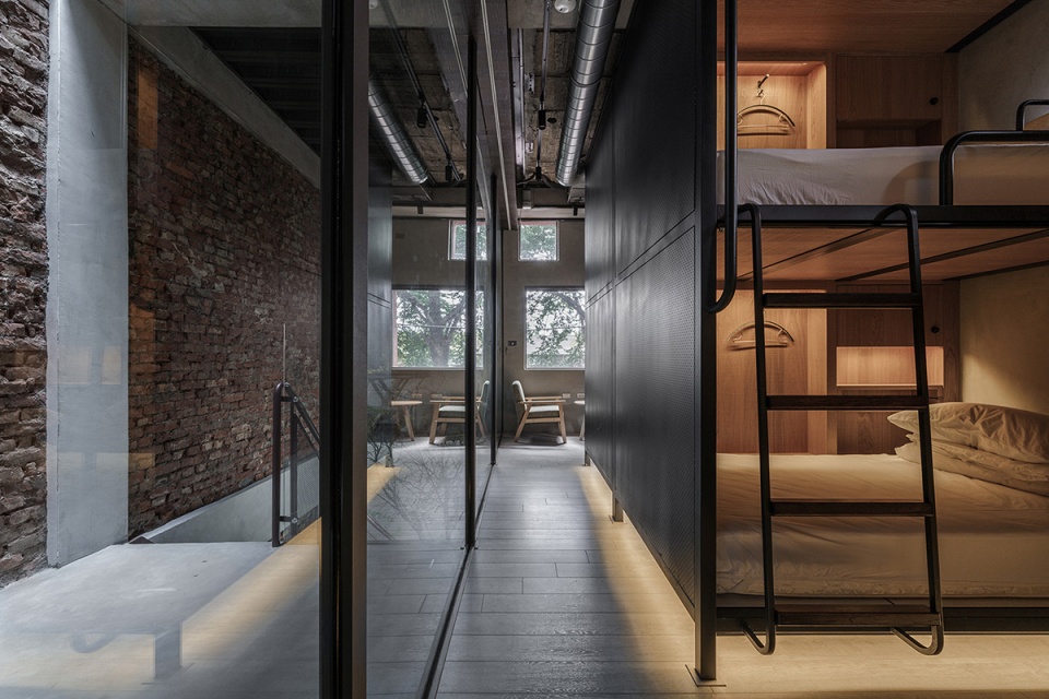 51 voids of de hostel by studio apl