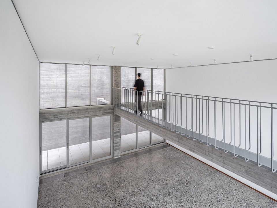 four studio houses by fcjz