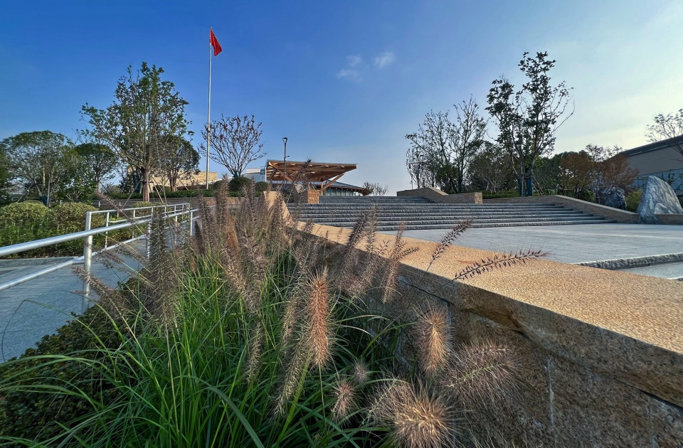 Floating Leaf China by GREEN ARCHITECTS