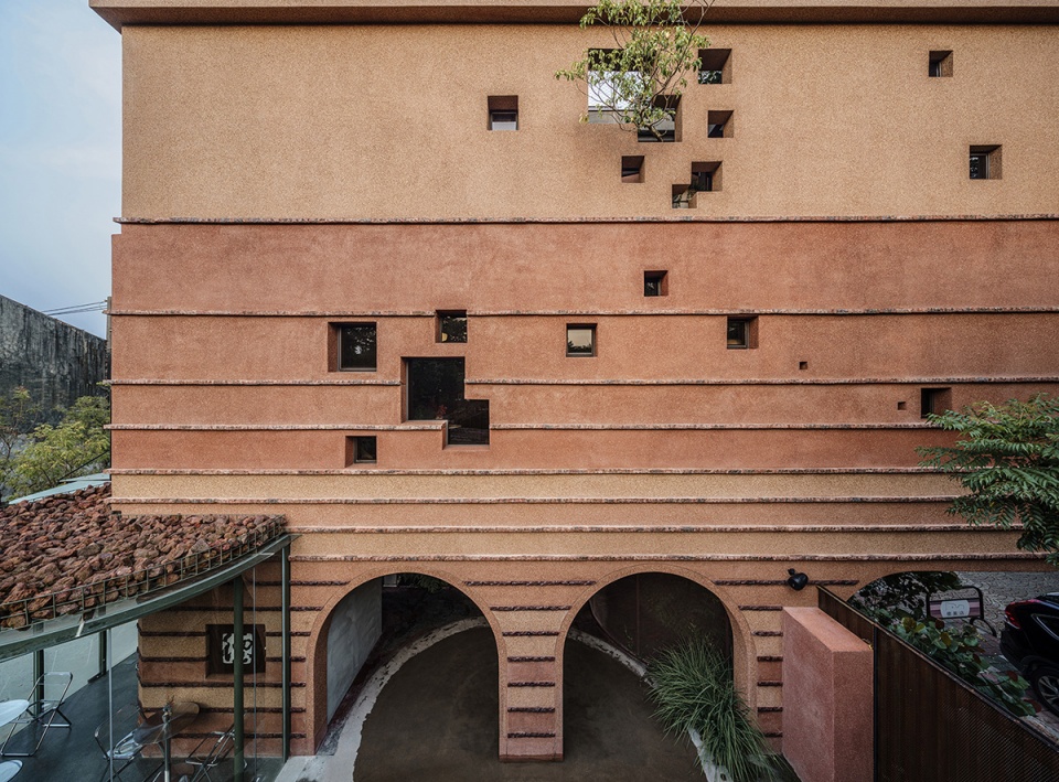 51 voids of de hostel by studio apl