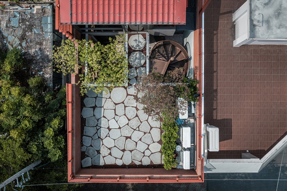 51 voids of de hostel by studio apl
