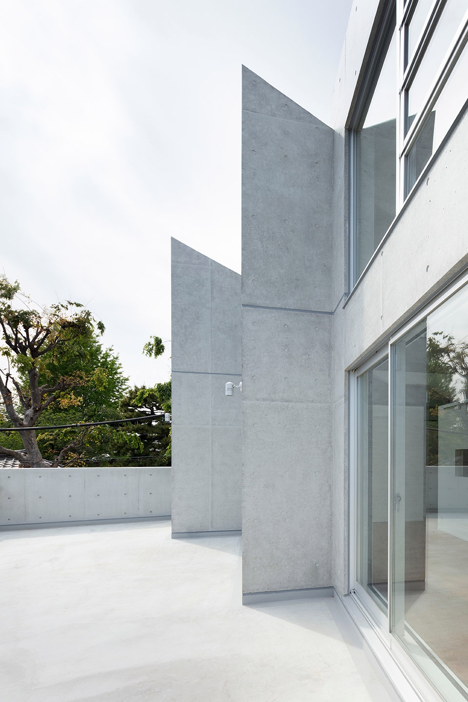 Ideareve Ikegami by Ryuichi Sasaki Architecture