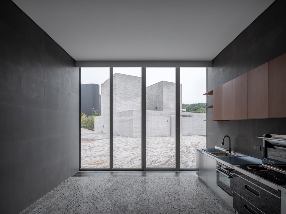 four studio houses by fcjz
