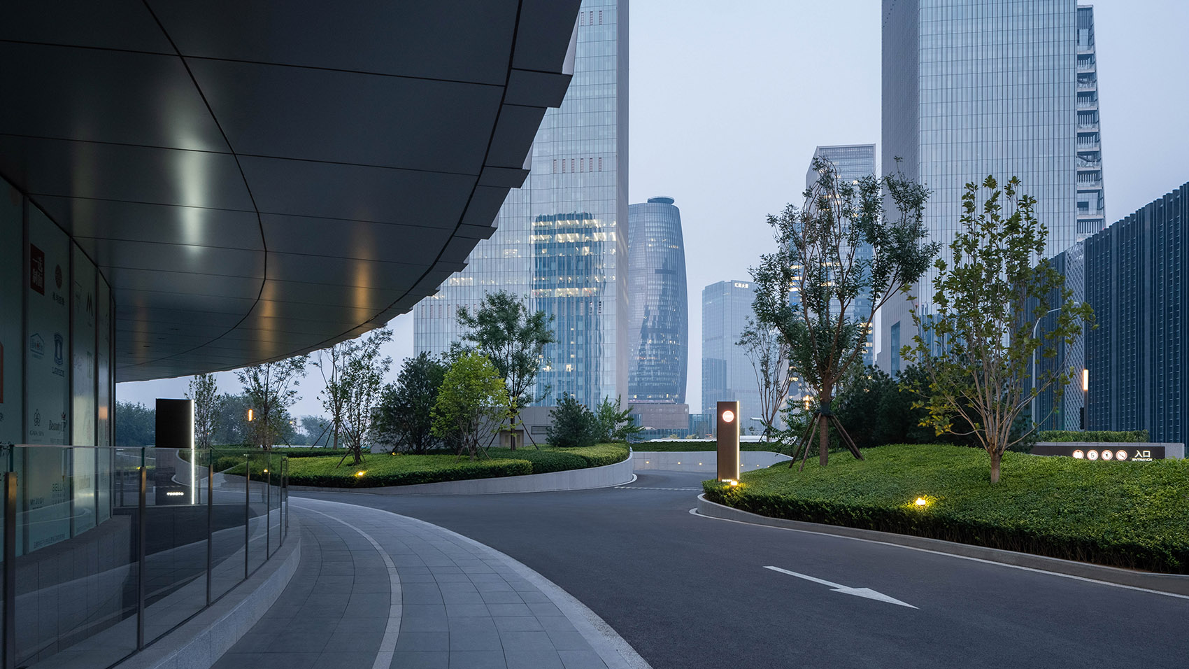 Beijing Lize PingAn Fortune Center, China by OneScape - 谷德设计网