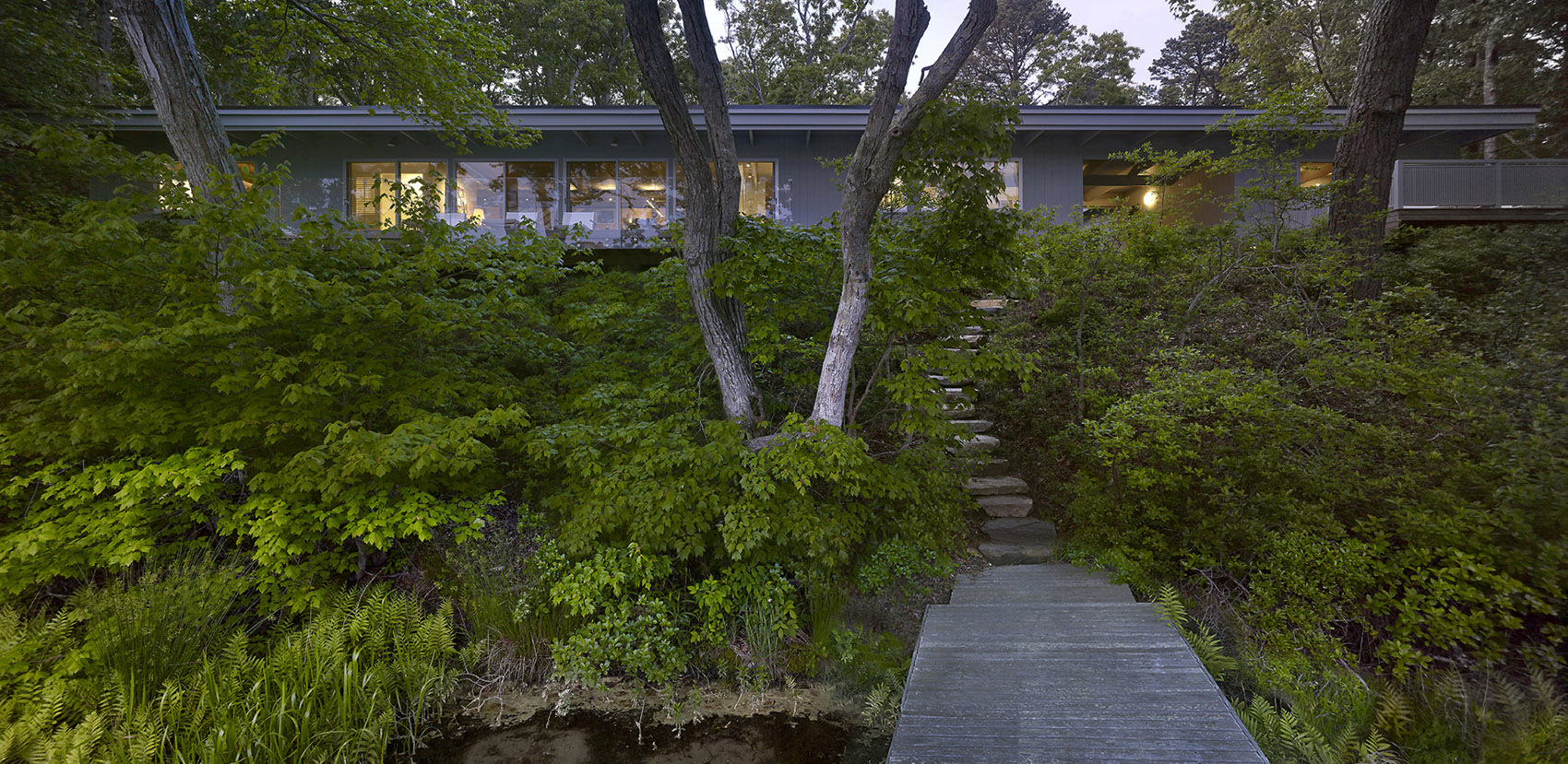 2021 ASLA RESIDENTIAL DESIGN AWARD OF HONOR Pond House / LeBlanc Jones