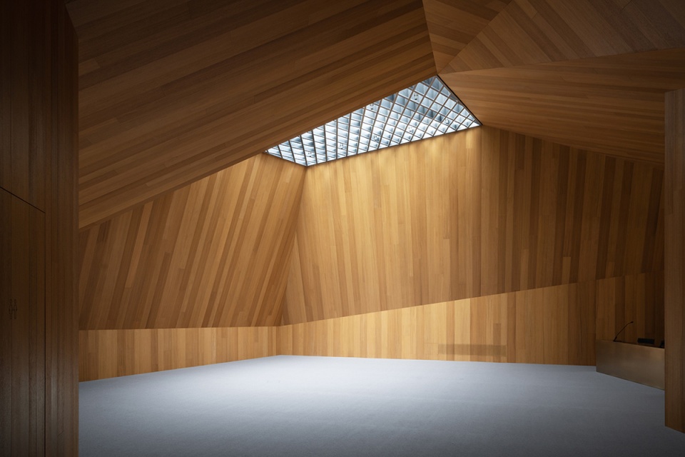 new brixen public library by carlana mezzalira pentimalli