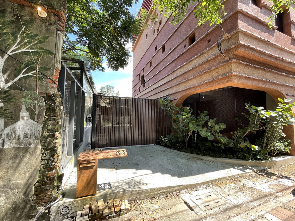 51 voids of de hostel by studio apl