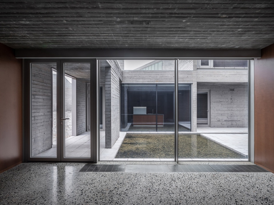 four studio houses by fcjz