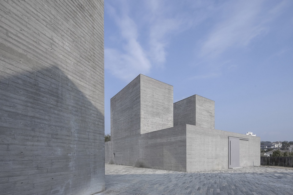 four studio houses by fcjz