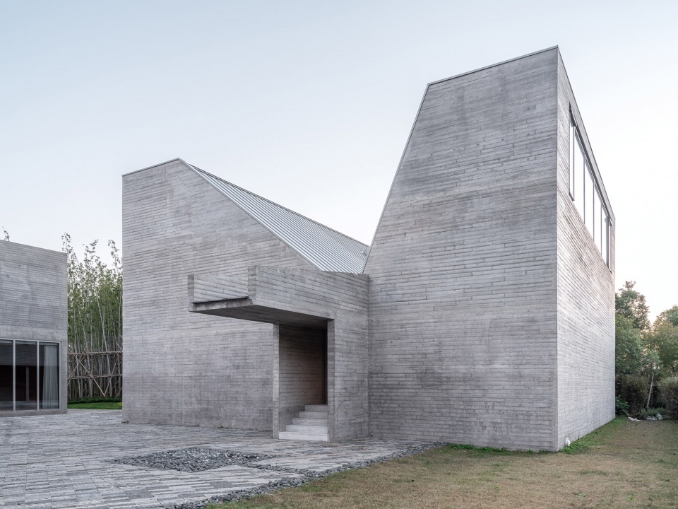 four studio houses by fcjz