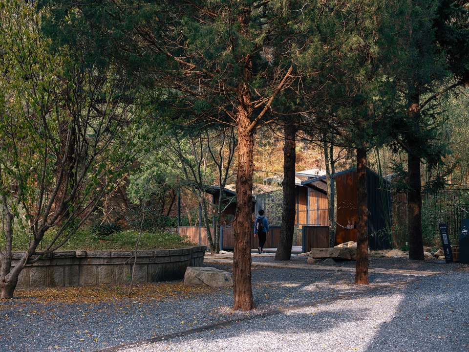 creek restroom by atelier scale