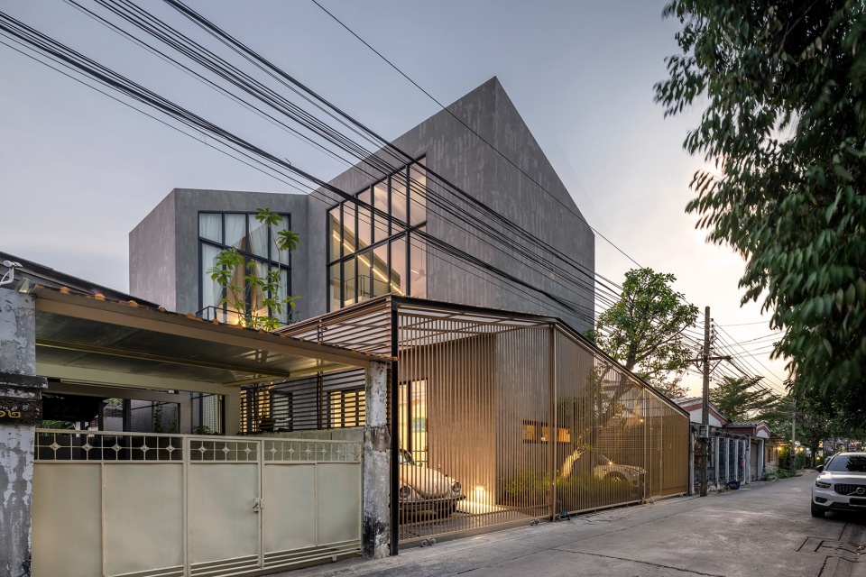 Reflection house by AUN Design Studio