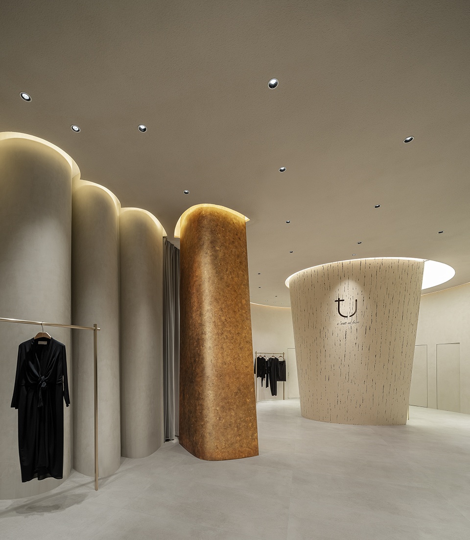TU Crystal Plaza Store Shanghai by Tens Atelier