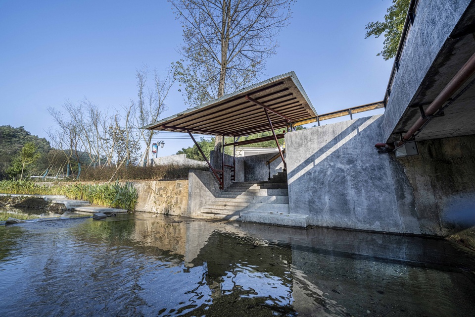 upgrading and renovation of public waterfront space in niujiaochong village huoshan county anhui province by fu yingbin