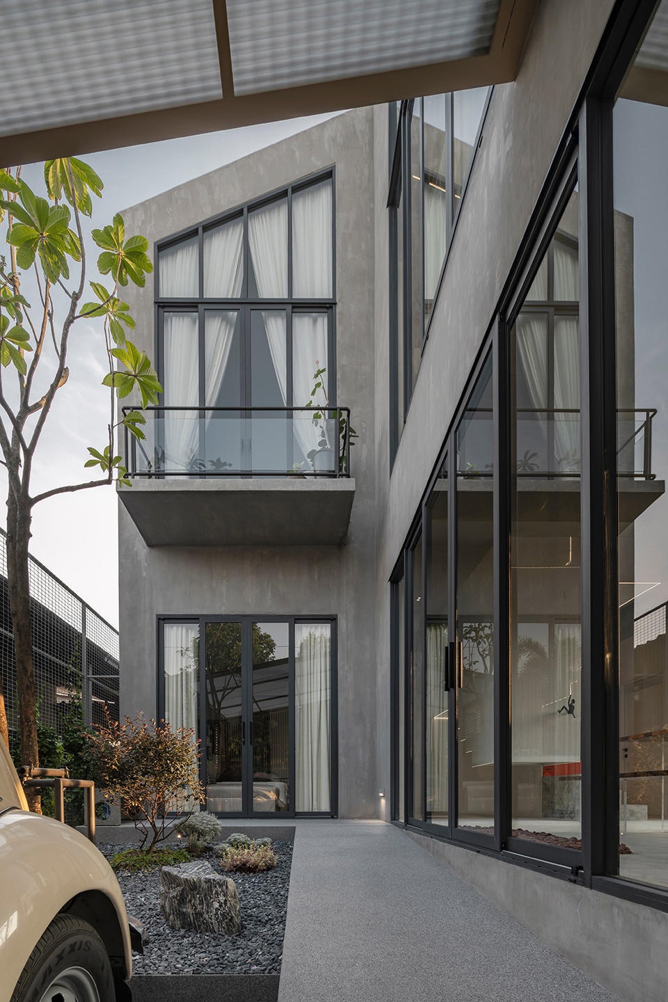 Reflection house by AUN Design Studio