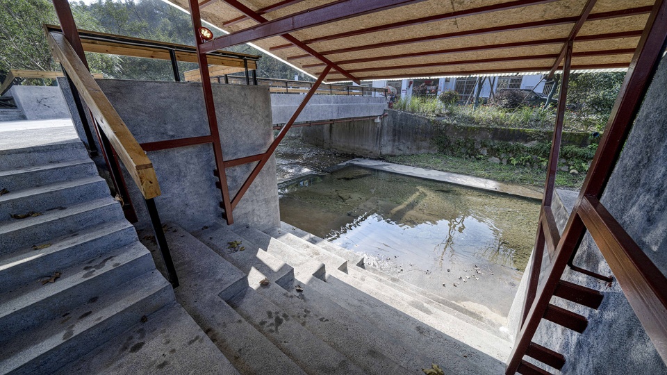 upgrading and renovation of public waterfront space in niujiaochong village huoshan county anhui province by fu yingbin