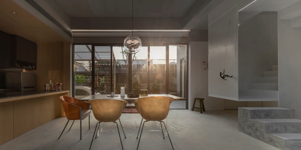 Reflection house by AUN Design Studio