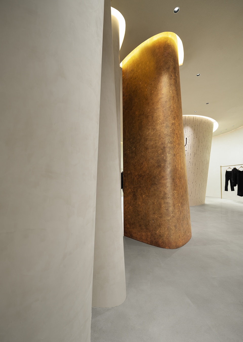 TU Crystal Plaza Store Shanghai by Tens Atelier