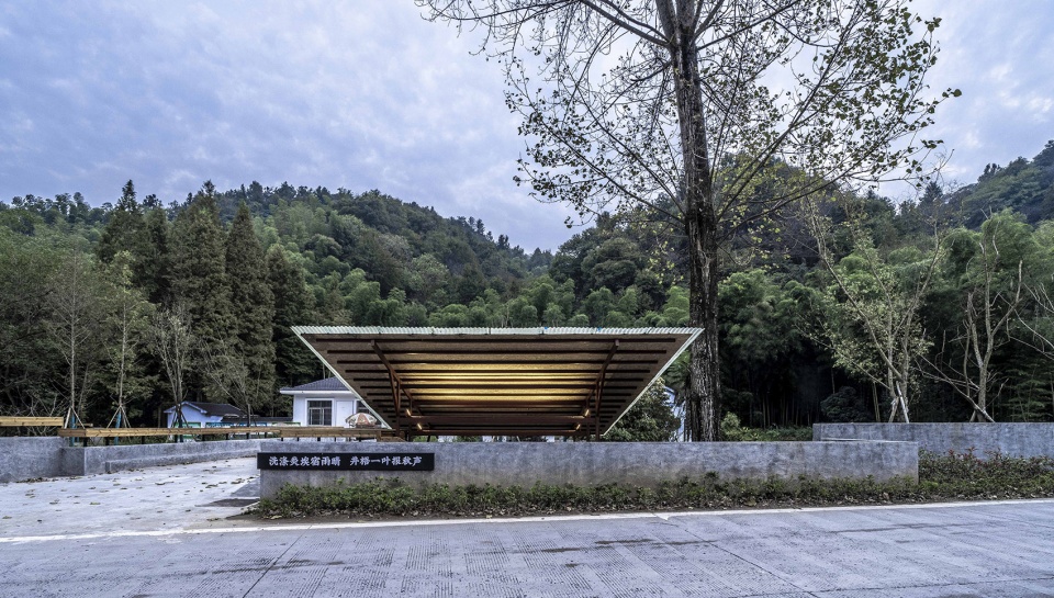 upgrading and renovation of public waterfront space in niujiaochong village huoshan county anhui province by fu yingbin