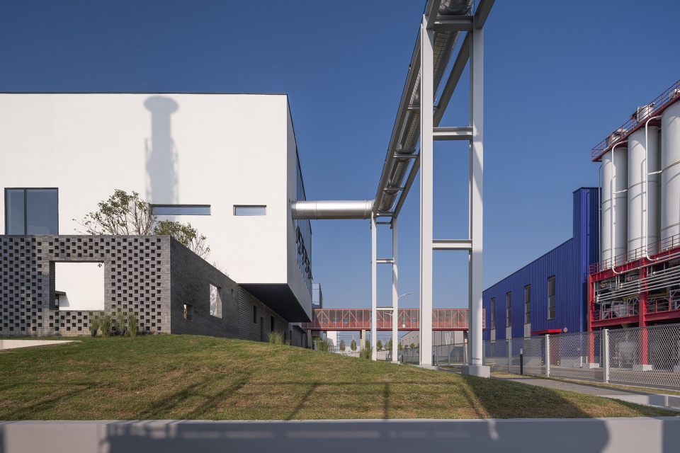 Carpoly Industrial Complex China by Interval Architects