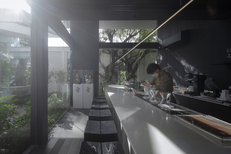 NANA Coffee Roasters Bangna by IDIN Architects