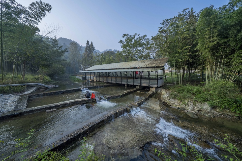upgrading and renovation of public waterfront space in niujiaochong village huoshan county anhui province by fu yingbin