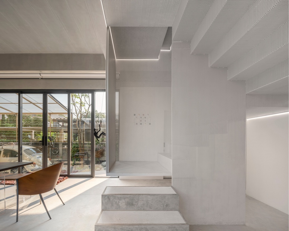 Reflection house by AUN Design Studio