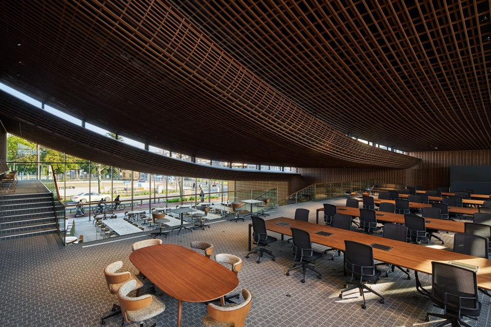 the office inspired by woven fabrics by hiroshi nakamura nap takenaka corporation