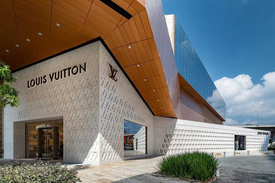 The Louis Vuitton Artz store / @_materia…