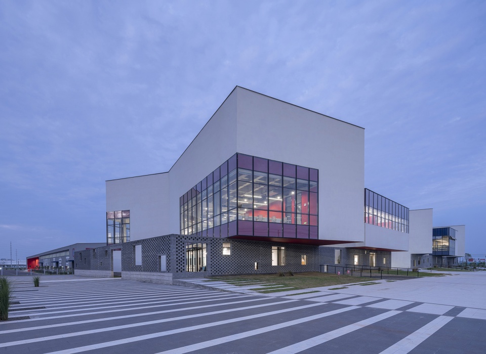 Carpoly Industrial Complex China by Interval Architects
