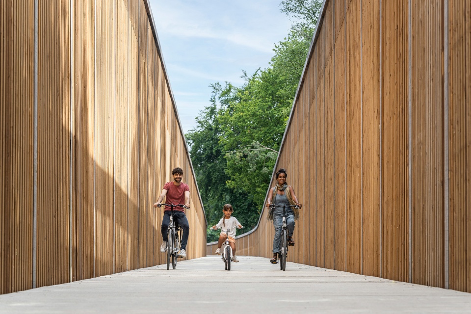 Cycling through the Heathland in the Hoge Kempen National Park by Maat Ontwerpers