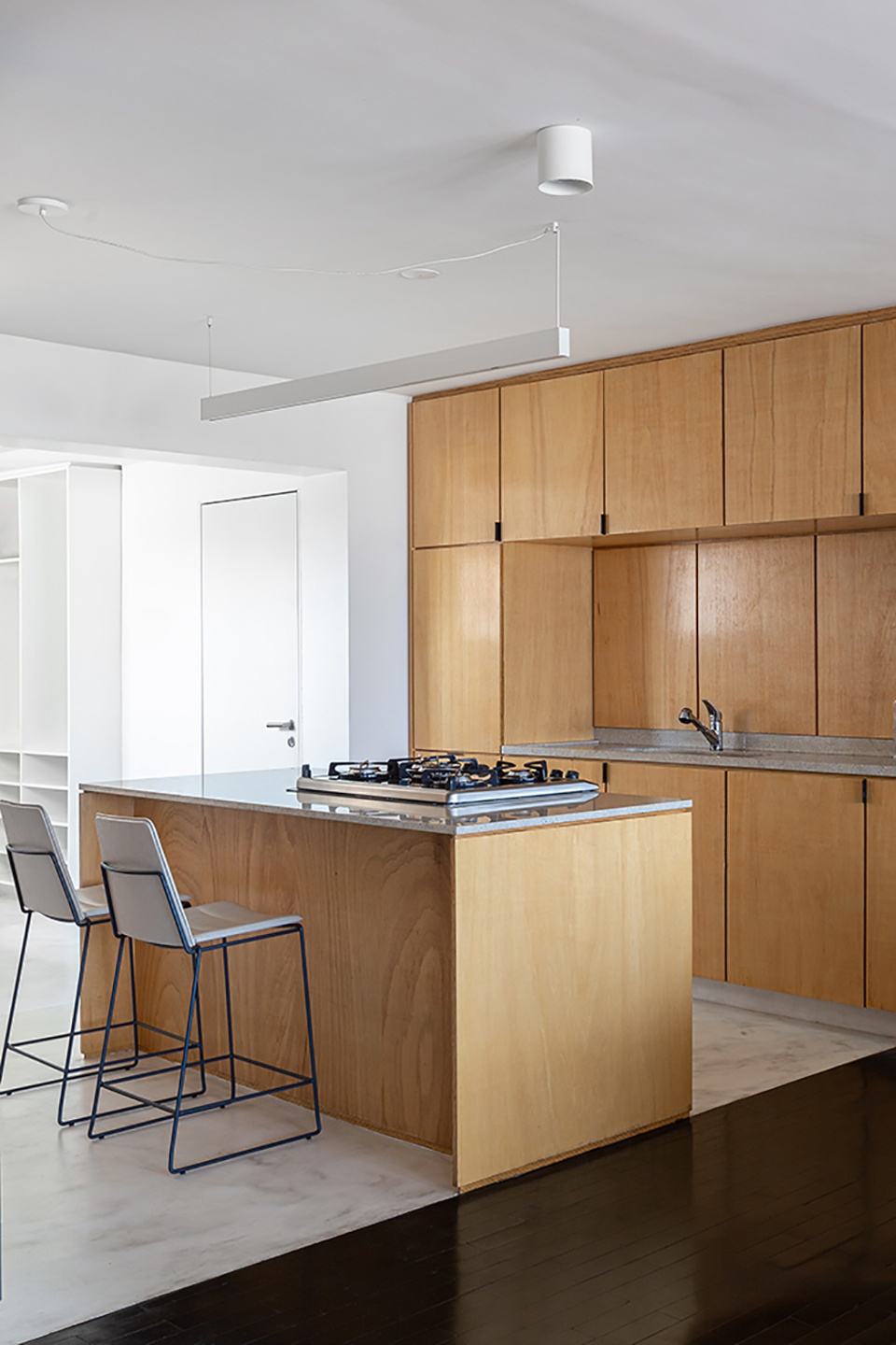 Um apartamento na Mooca by Firma Arquitetura Bruno Kim Arquitetura gbq