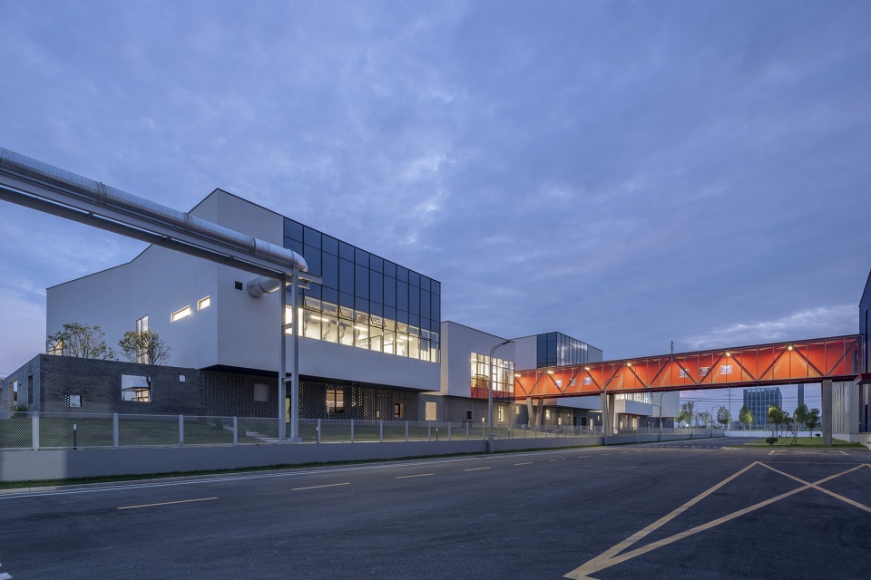 Carpoly Industrial Complex China by Interval Architects