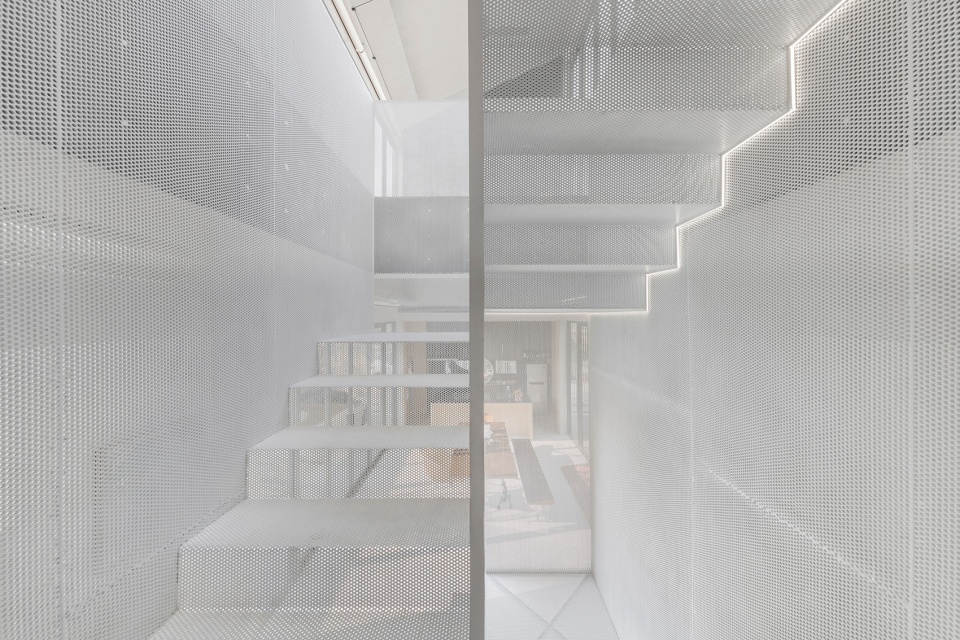 Reflection house by AUN Design Studio