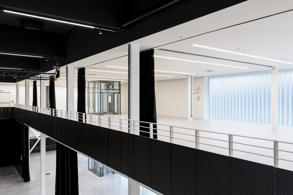 Pavilion Z by A8000