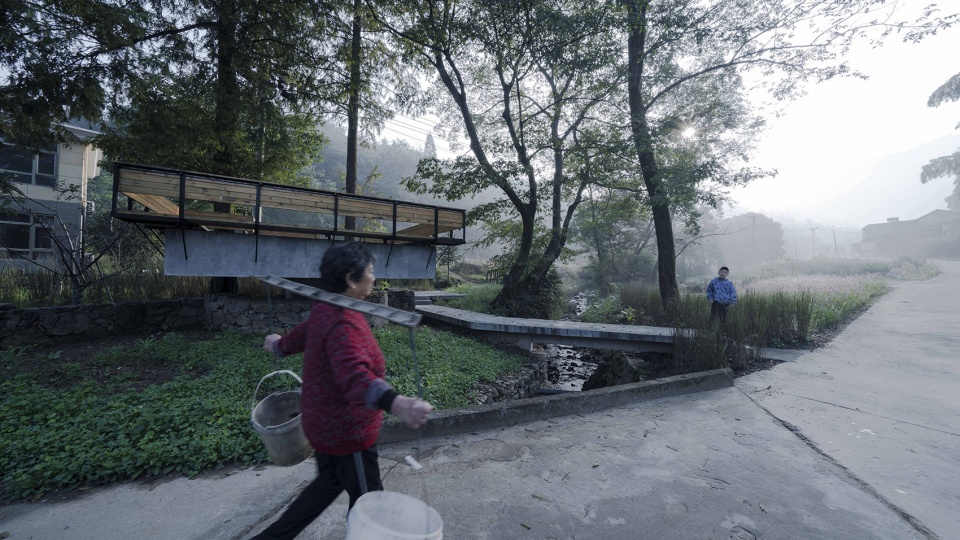 upgrading and renovation of public waterfront space in niujiaochong village huoshan county anhui province by fu yingbin