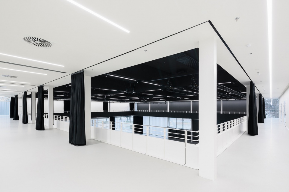 Pavilion Z by A8000