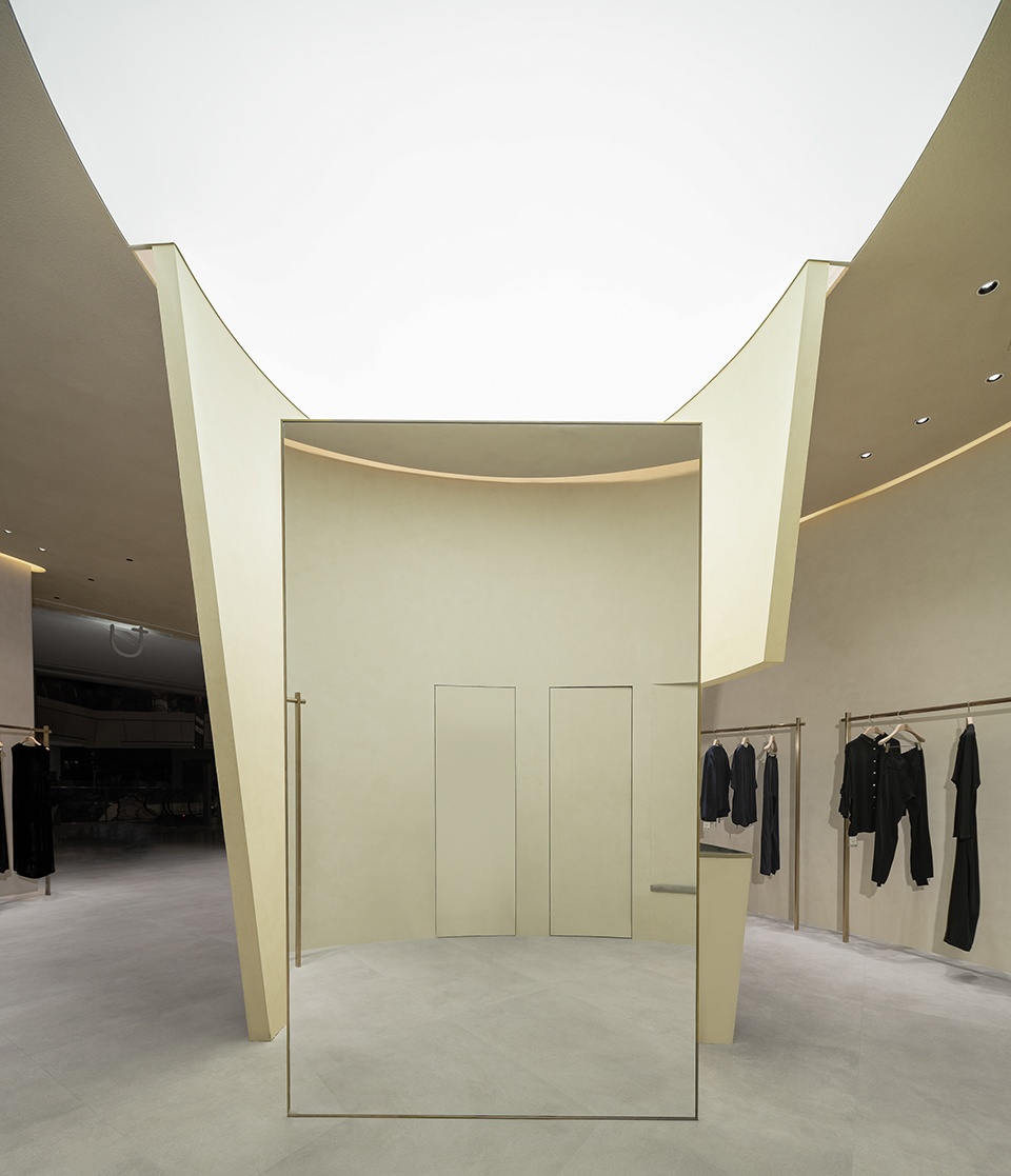 TU Crystal Plaza Store Shanghai by Tens Atelier