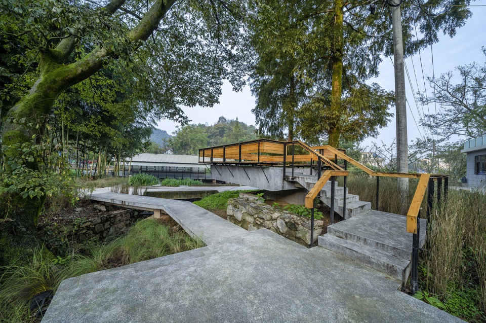 upgrading and renovation of public waterfront space in niujiaochong village huoshan county anhui province by fu yingbin