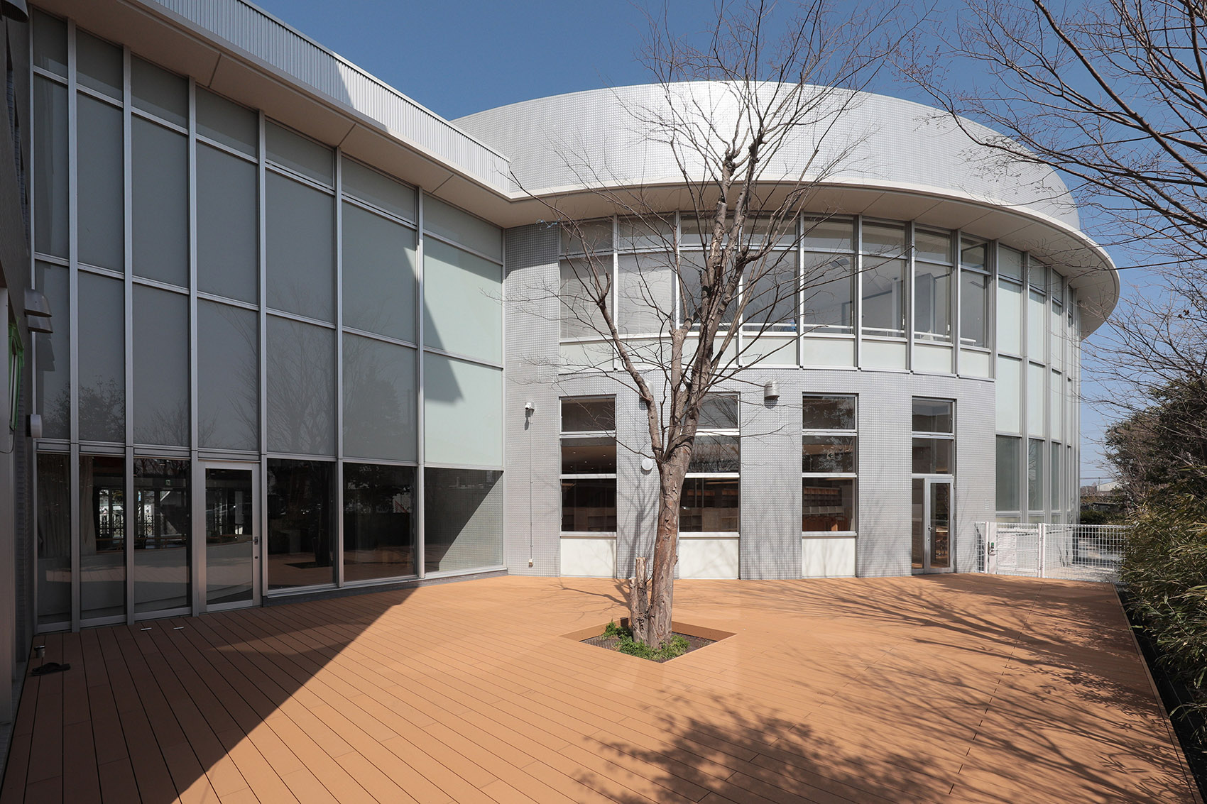 Ebina City Arima Library, Kadozawabashi Community Center by MIKAMI