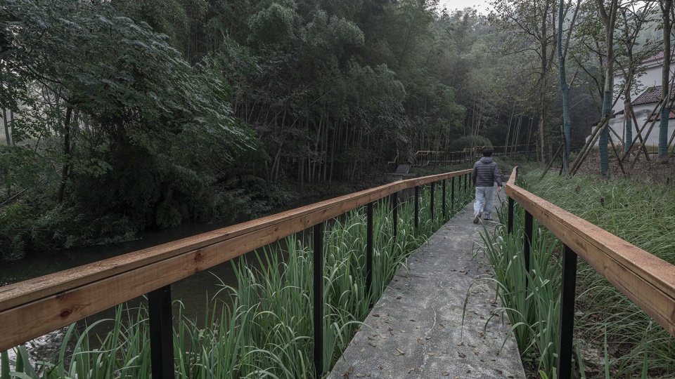upgrading and renovation of public waterfront space in niujiaochong village huoshan county anhui province by fu yingbin