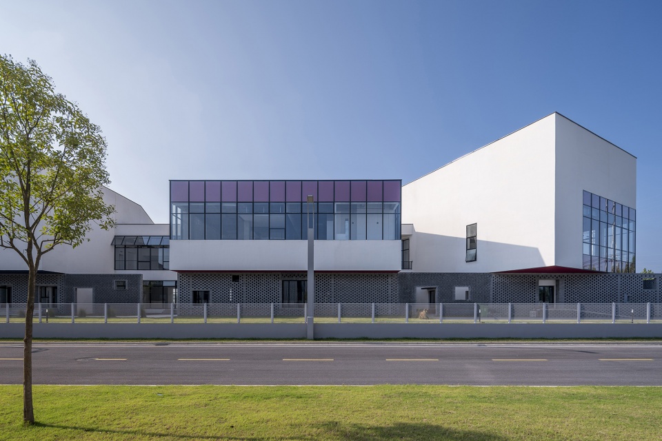 Carpoly Industrial Complex China by Interval Architects