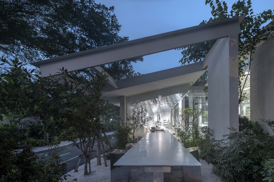 NANA Coffee Roasters Bangna by IDIN Architects
