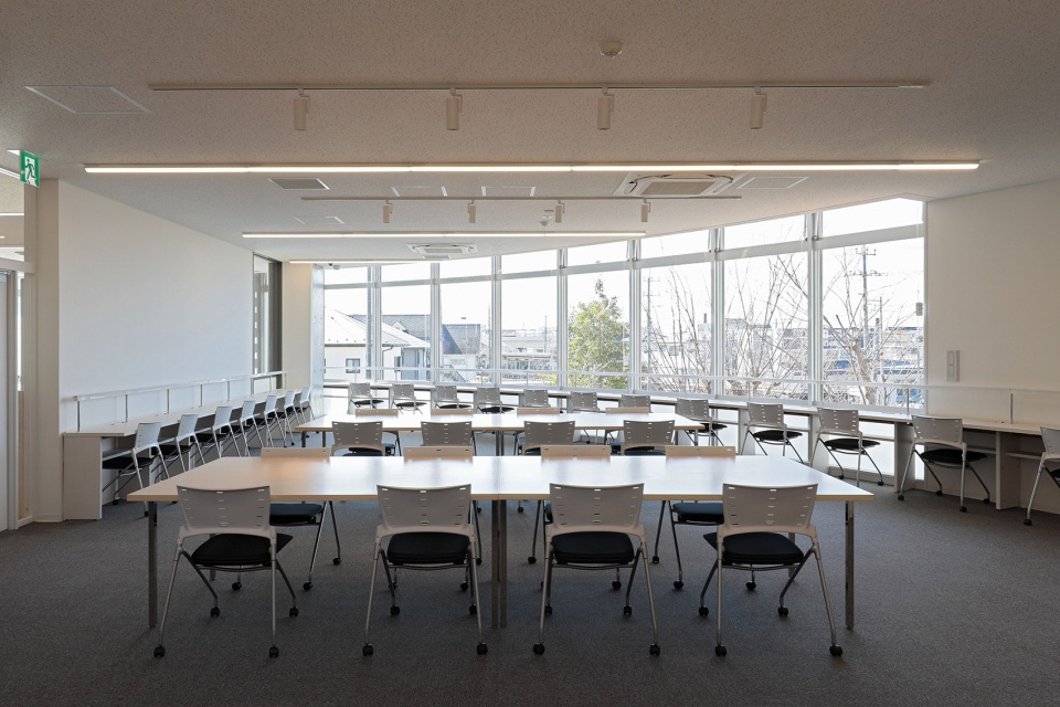ebina city arima library kadozawabashi community center by mikami architects