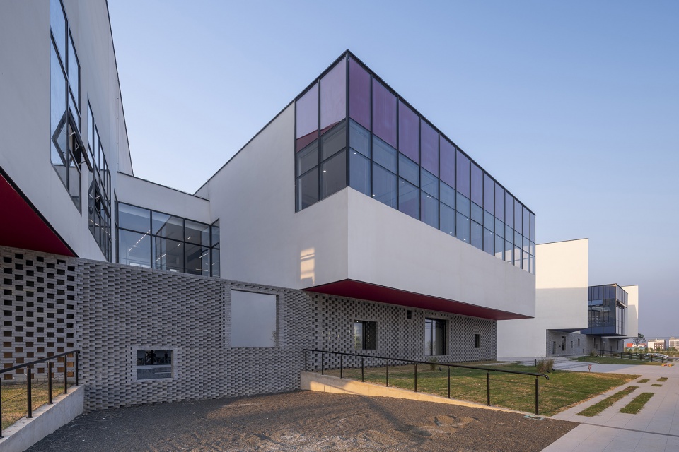 Carpoly Industrial Complex China by Interval Architects